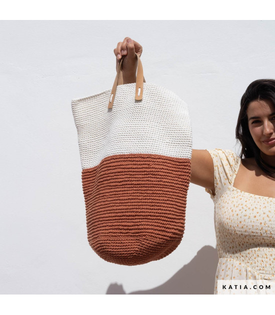 
                                                                                            Patrón a crochet de bolso grande
                                                                                    