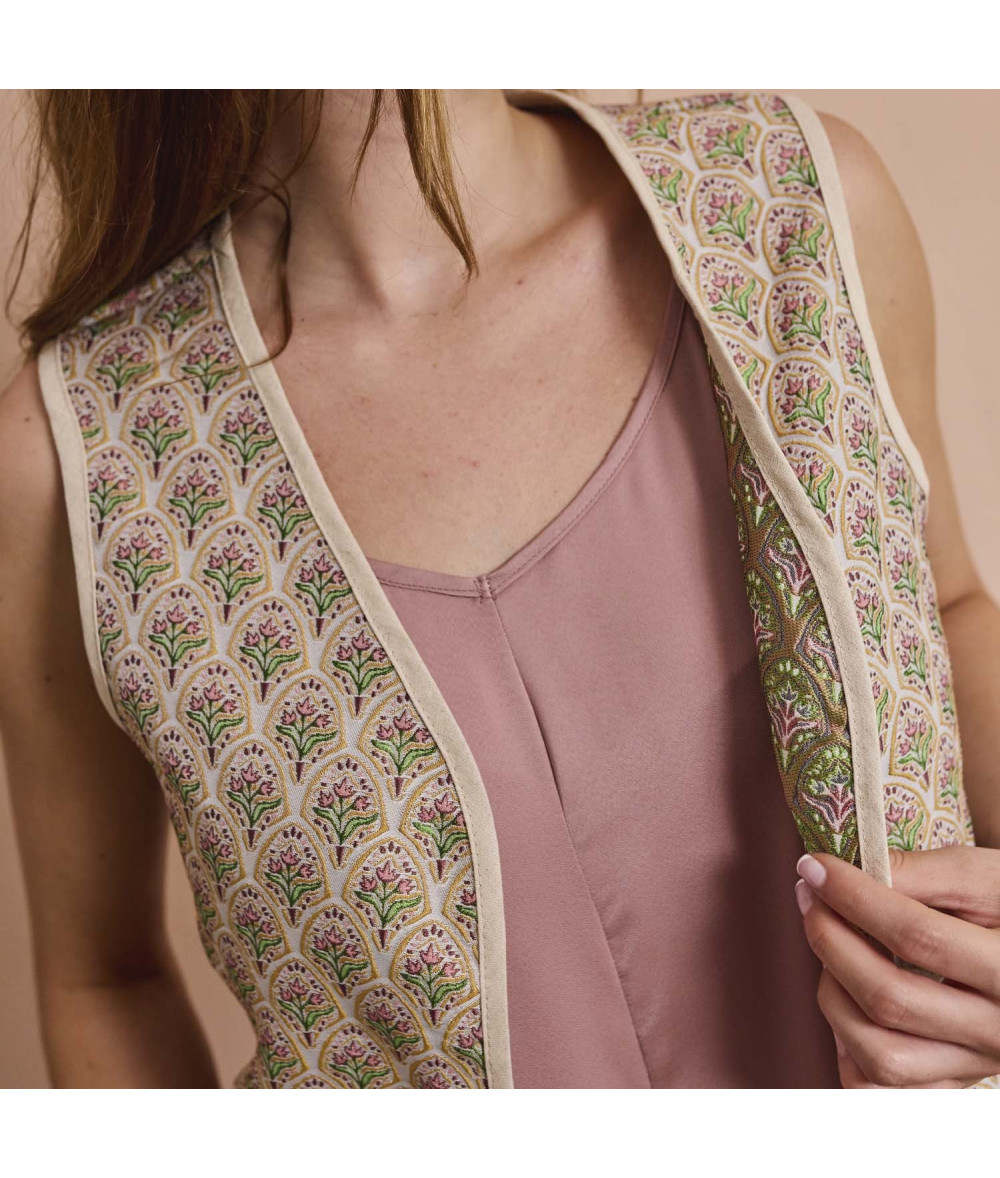 Tela Jacquard Brocada motivos Florales y toques dorados